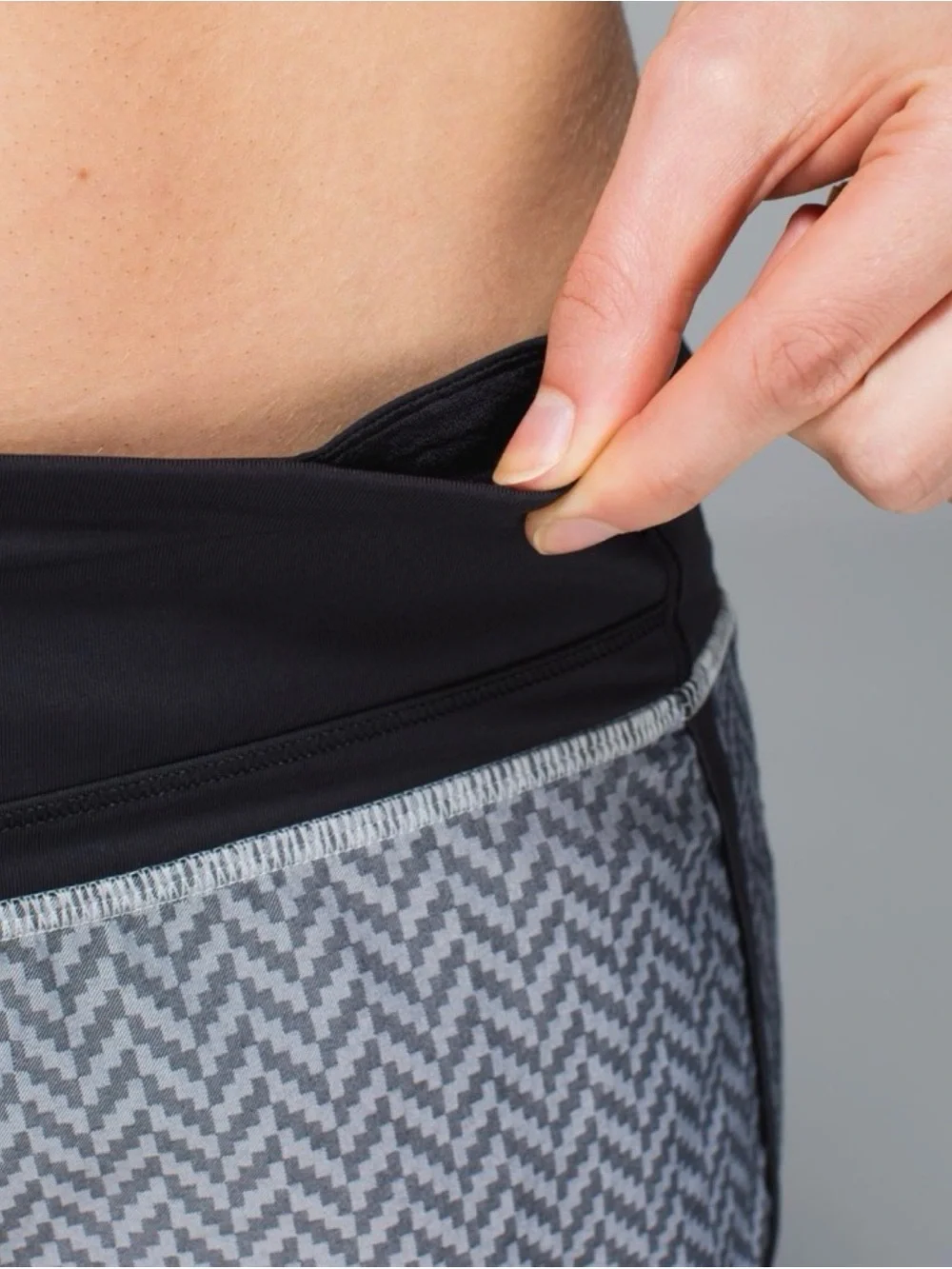 Lululemon Run Times Short *2 Giant Herringbone Swift Black White 6